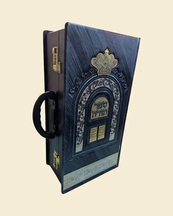 ארון קודש יוקרתי מעוצב עם פלקטות זהב וכסף